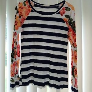 Cute twenty seconds shirt size Small